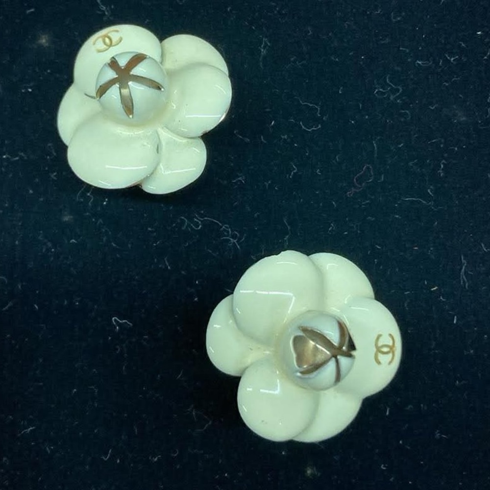 CHANEL VINTAGE CLIP ON EARRINGS